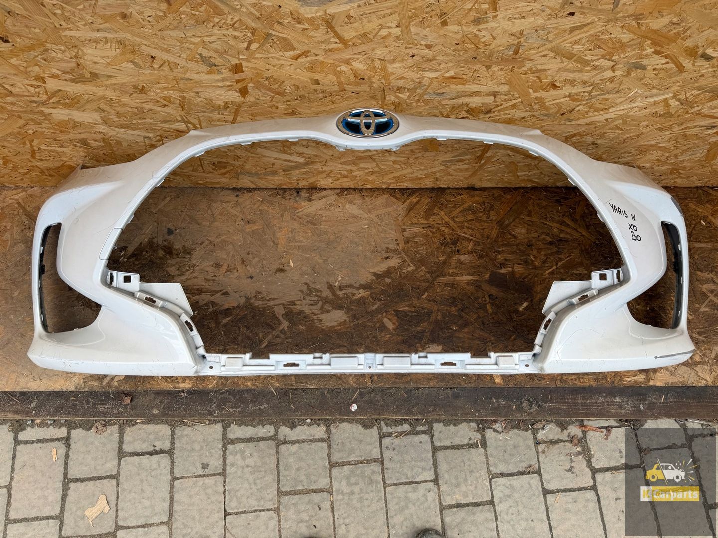 Toyota Yaris IV 20- Frontstoßstange