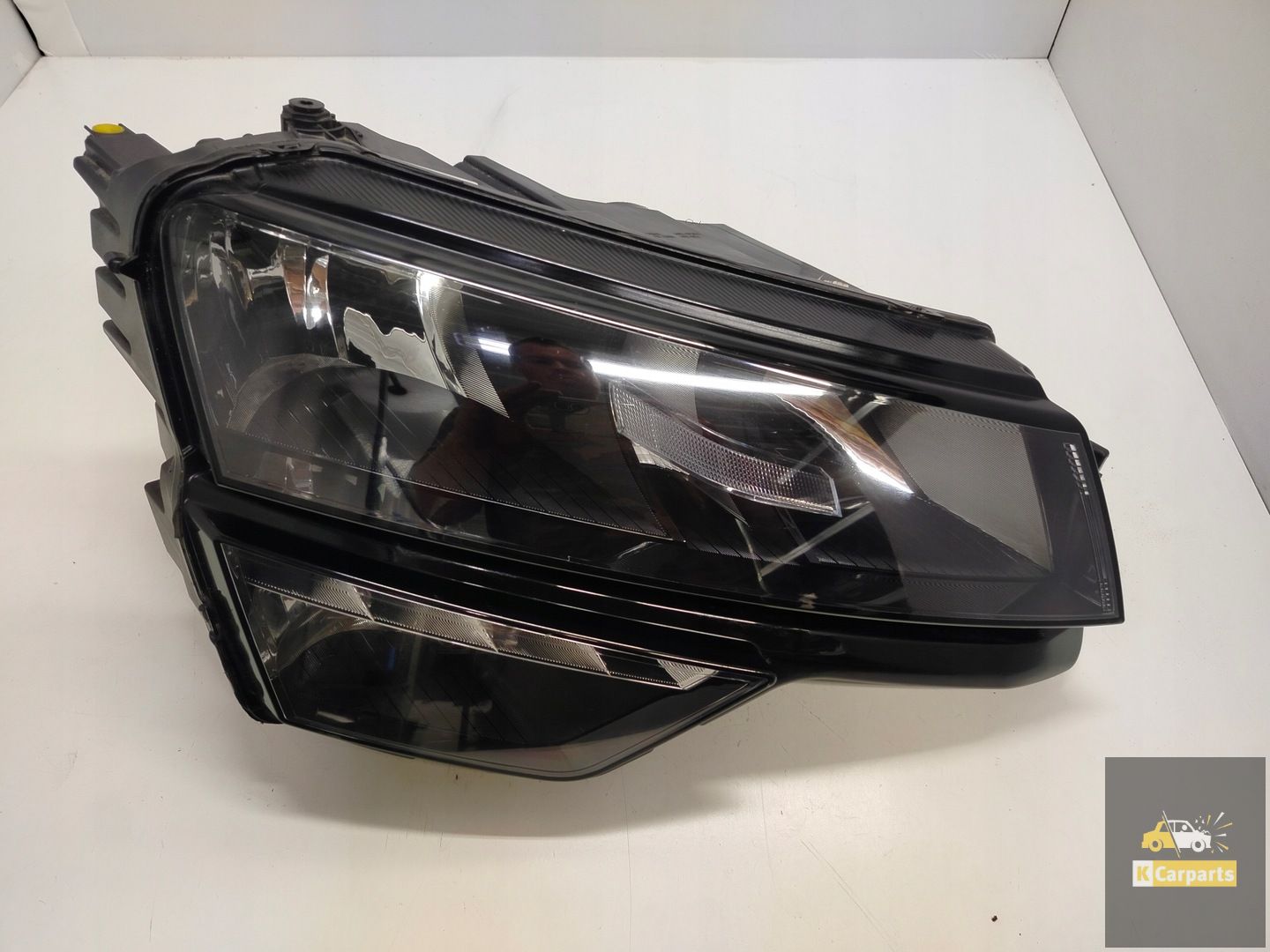 57B.941.016.A, Skoda Karoq Regular right light Ideal