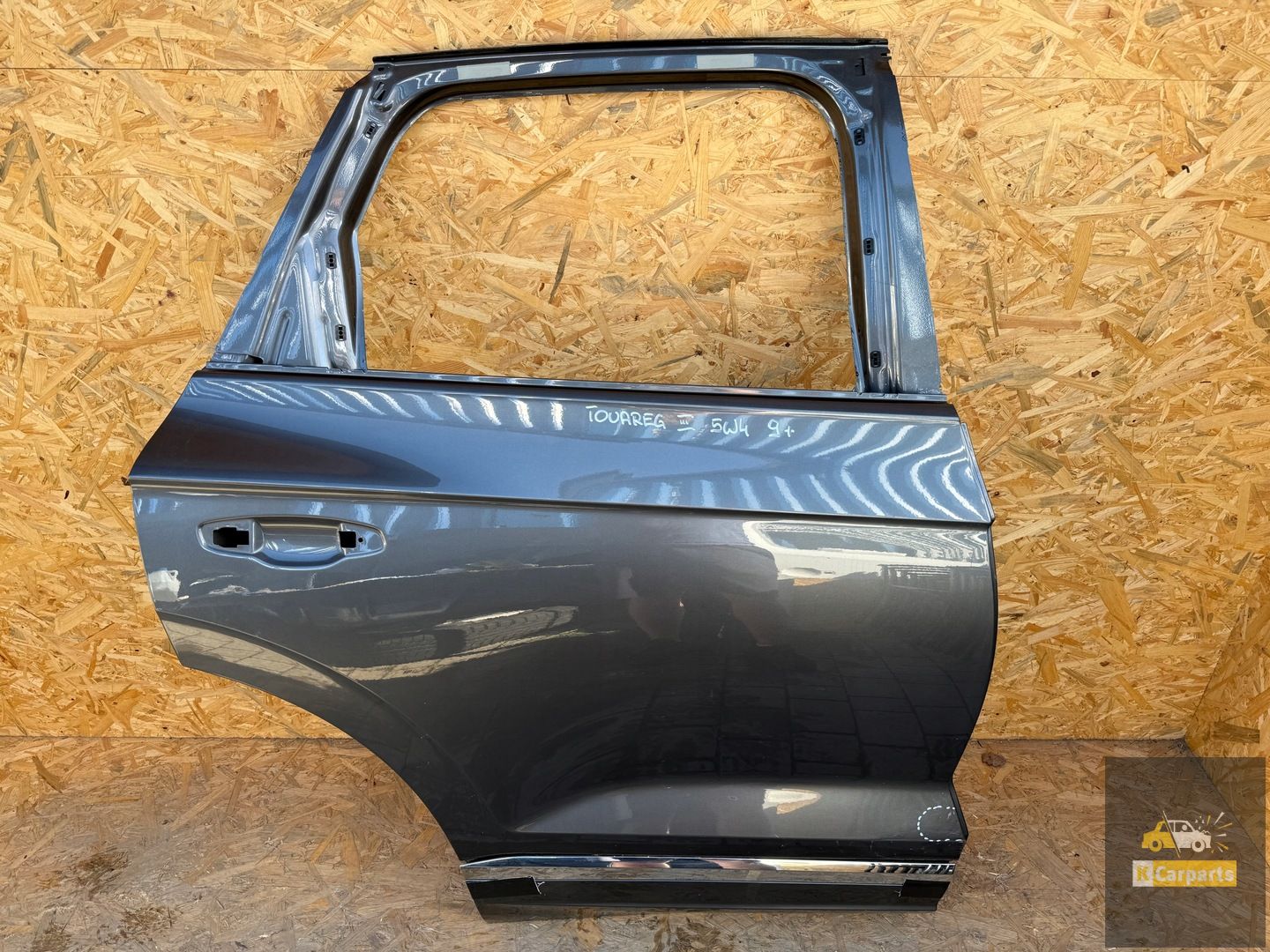 VW Touareg III right rear door