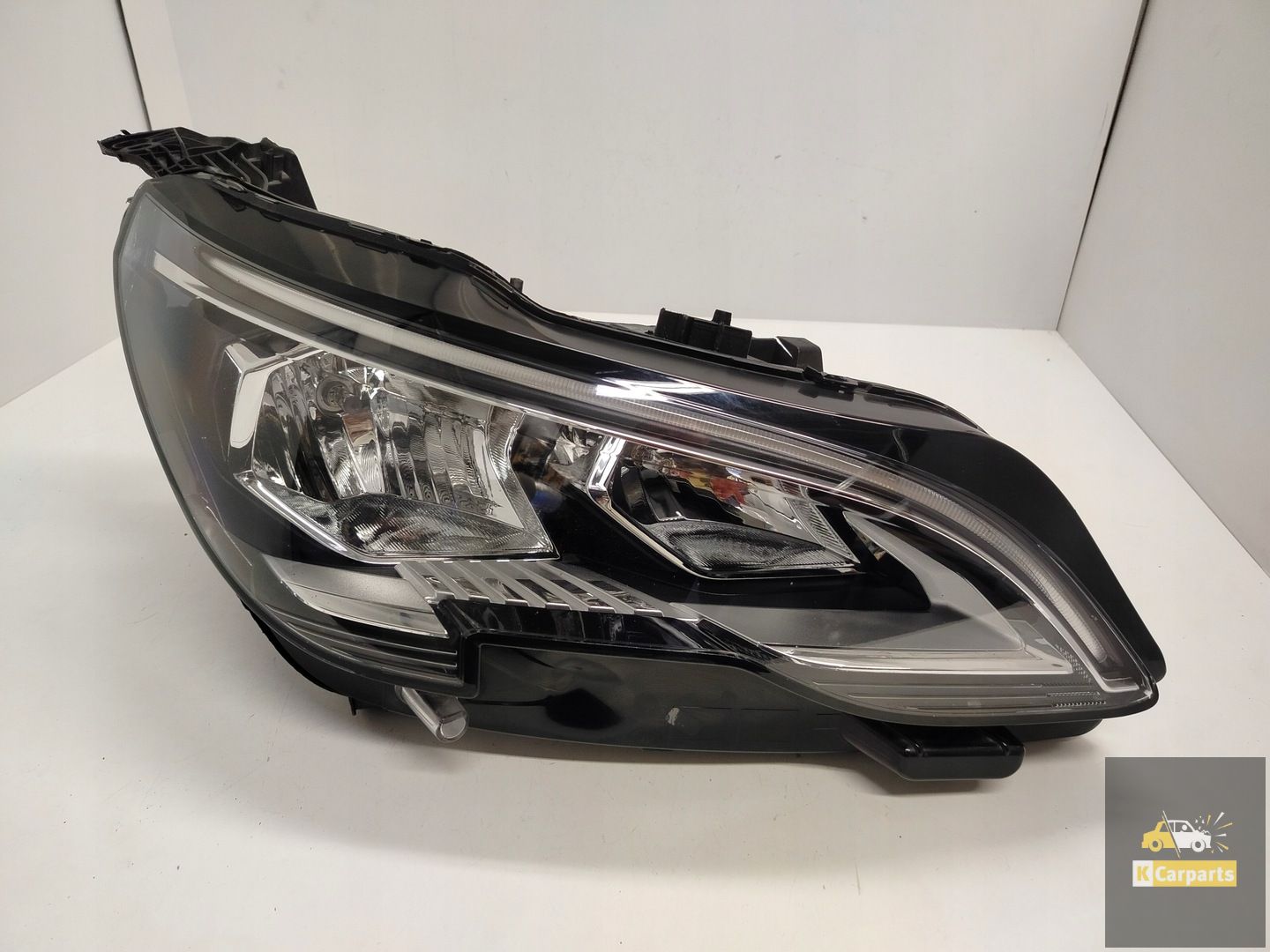9810478080, Peugeot 3008 5008 II Lamp rechts normaal