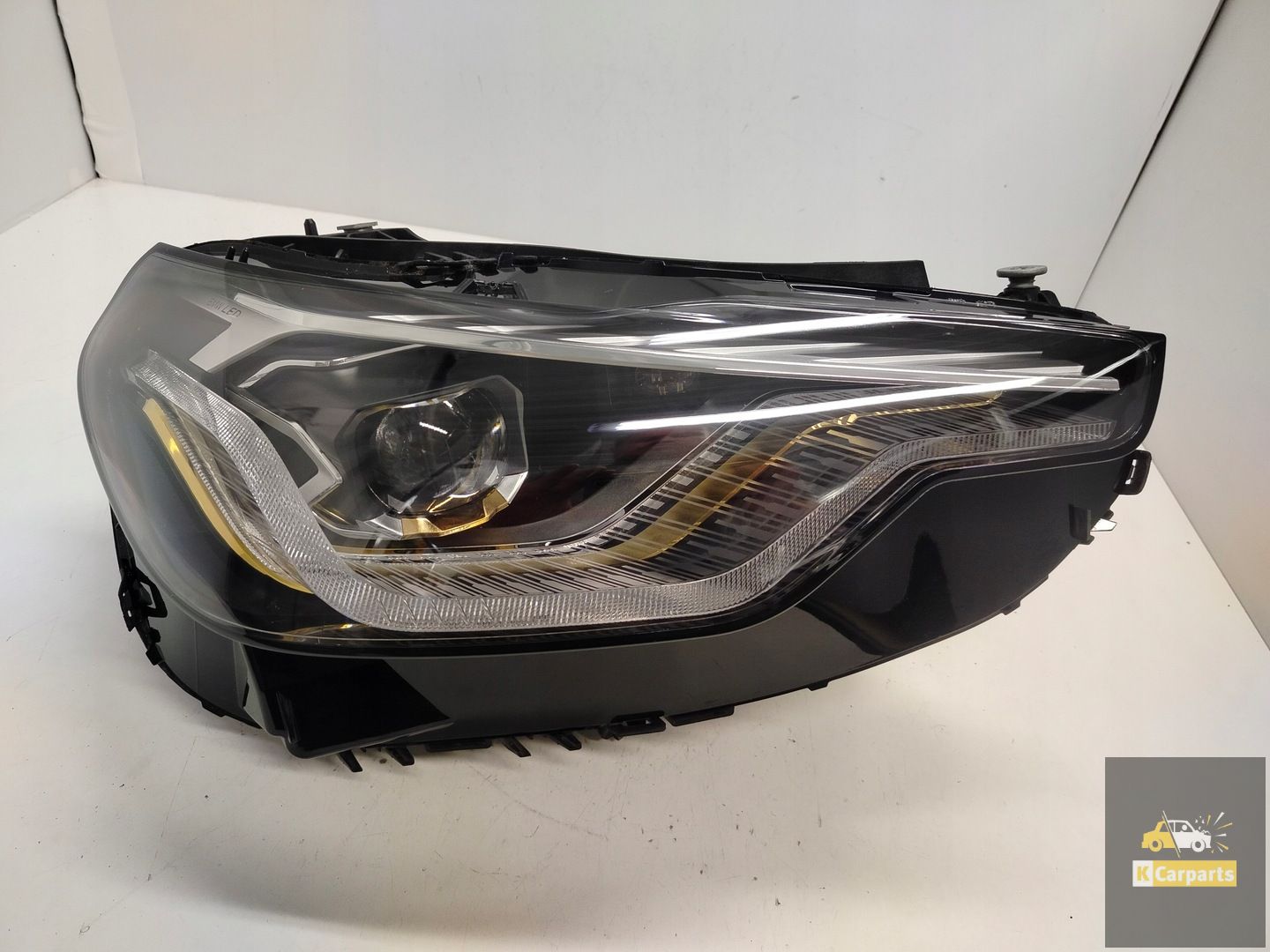5A320F4, BMW G42 Full Led Adaptief GOUD Goud Rechterlamp