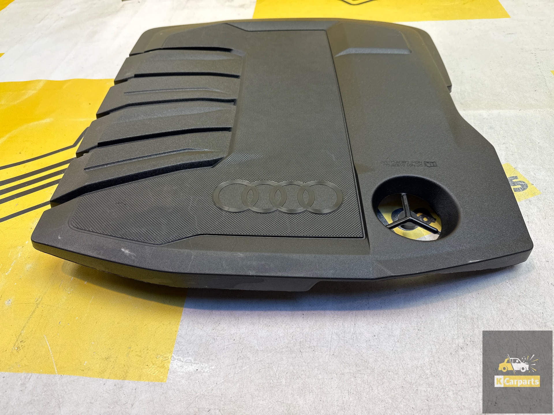 Plaque de protection moteur Audi A6 C8 2018-2025 0122938A d'origine