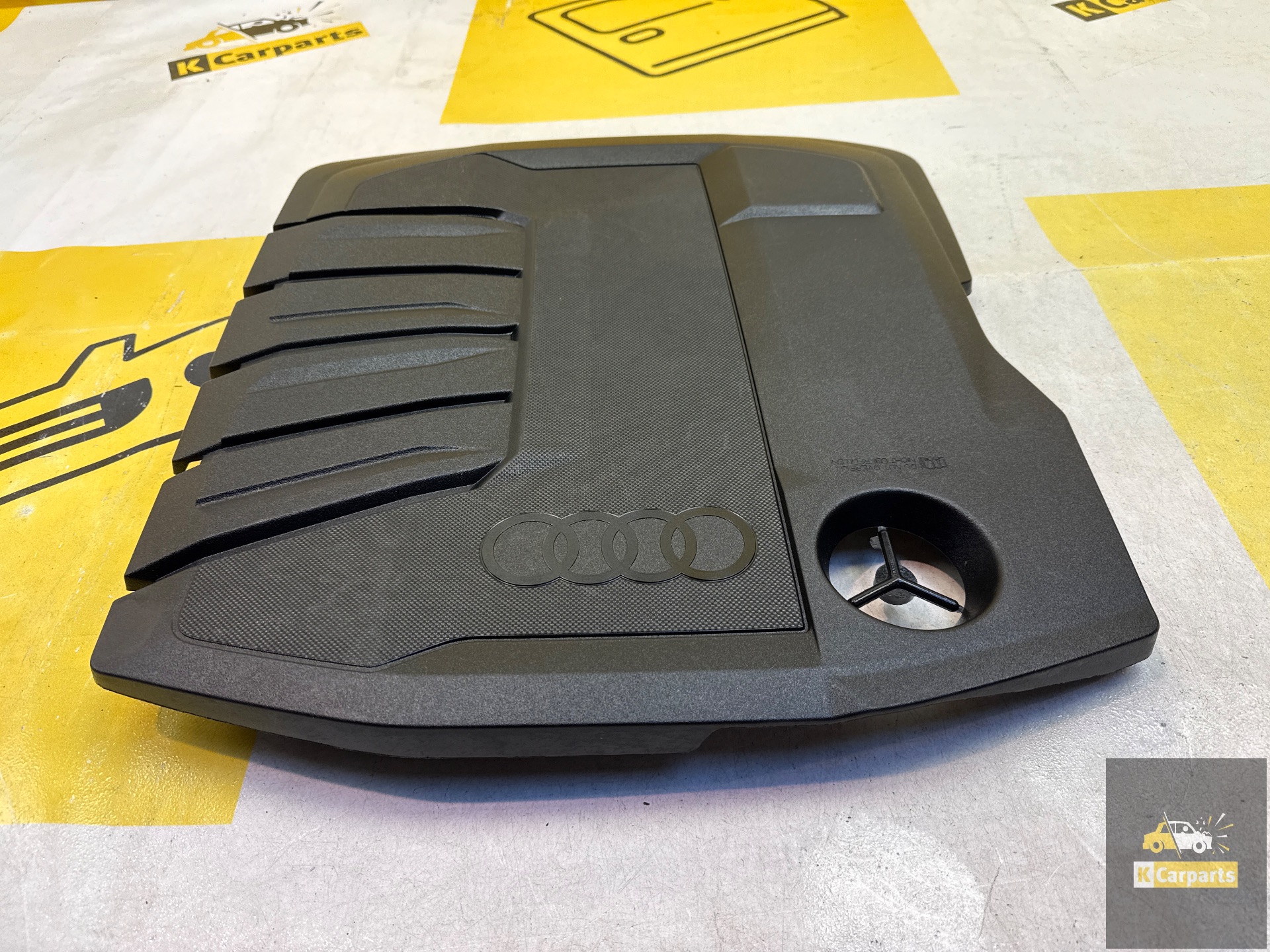 Plaque de protection moteur Audi A6 C8 2018-2025 0122938A d'origine