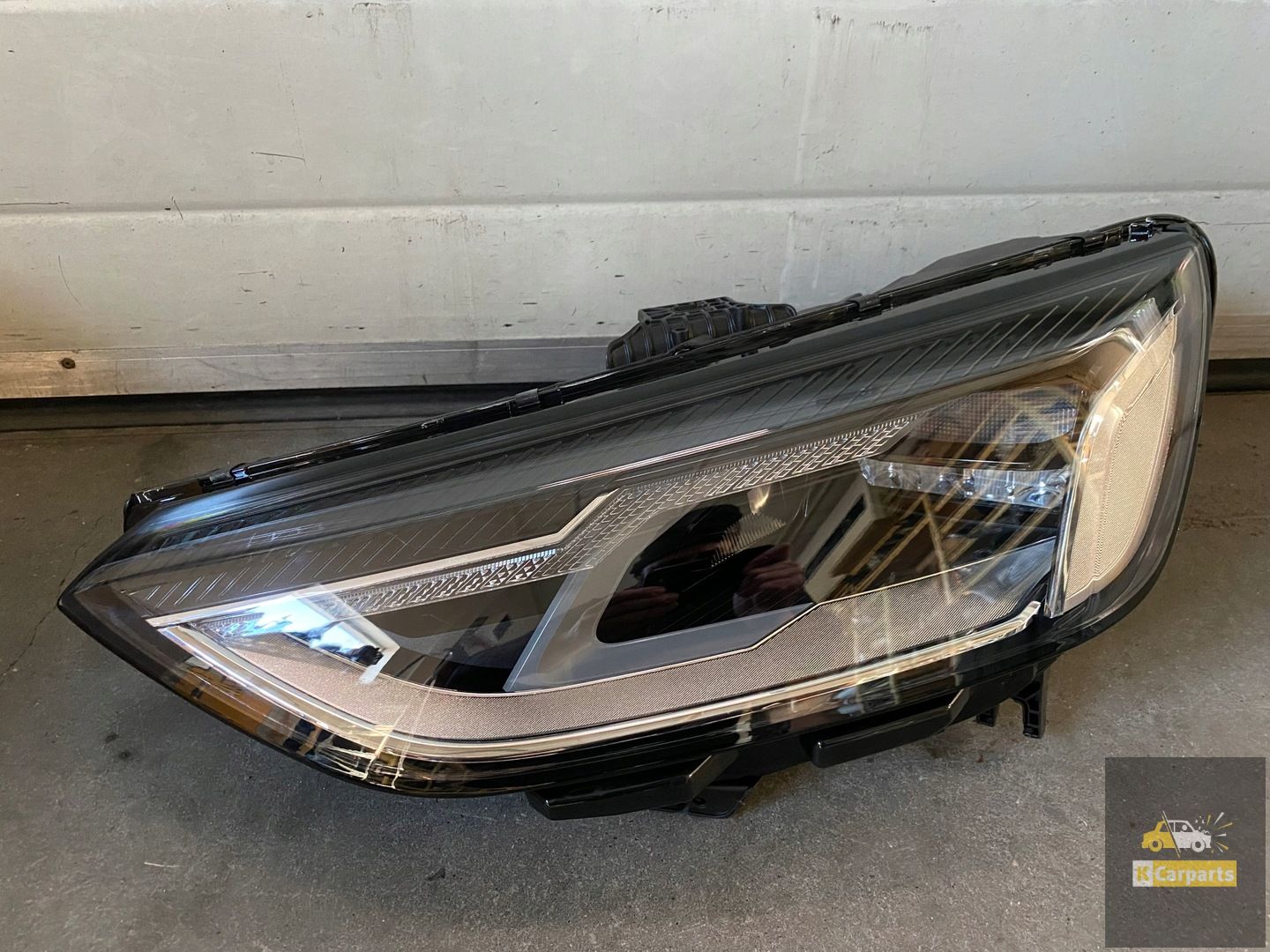 LINKERLAMP AUDI A4 B9 8W0 LIFT VOLL-LED 011