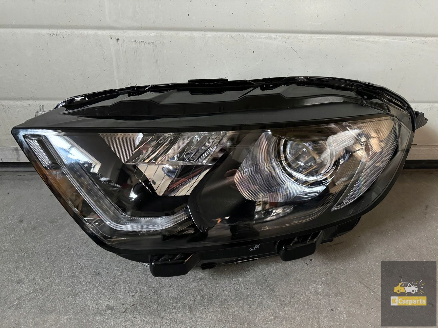 MN15-13E015-GB, Phare avant gauche à LED noir pour Ford Ecosport