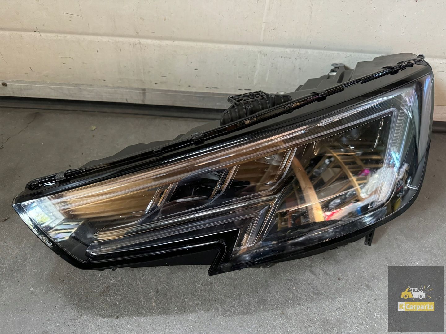 8W0.941.035., Audi A4 RS4 Matrix-Linkerlampe