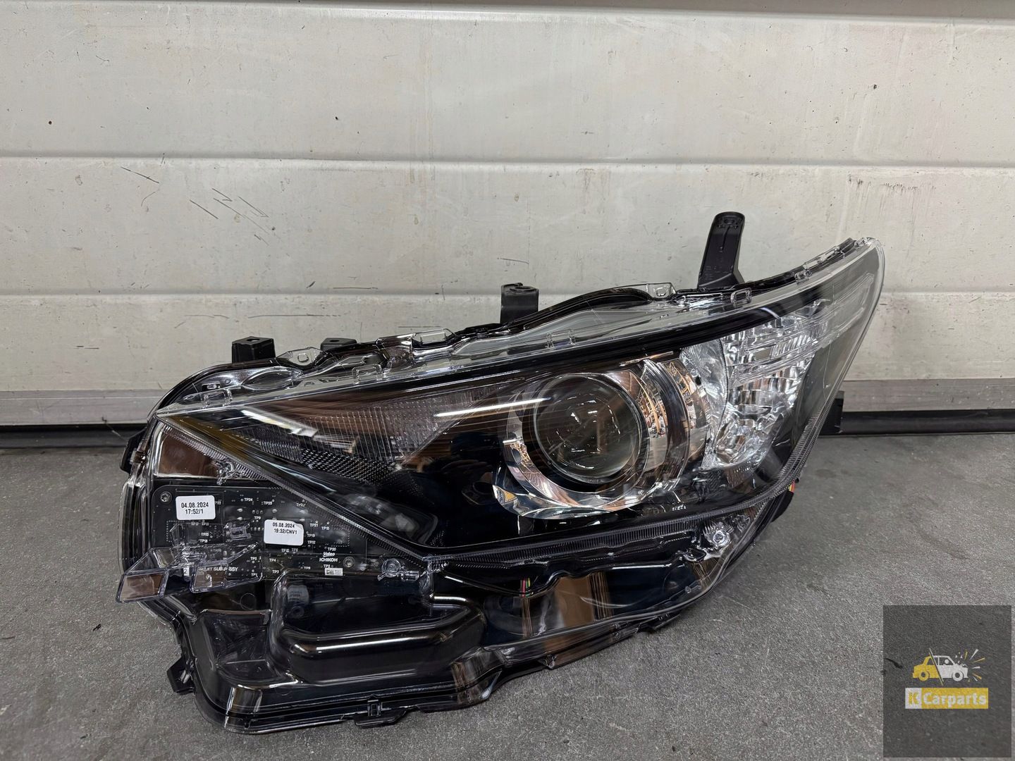 8115002K30, Toyota Auris II linker LIFT-lamp