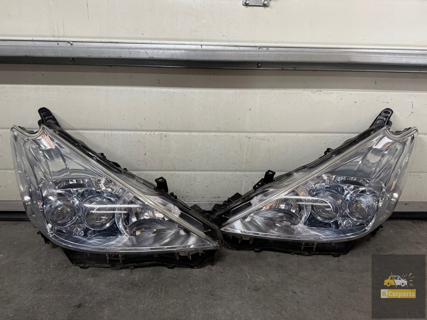 Toyota Prius Plus Voll-LED-Scheinwerfer links rechts