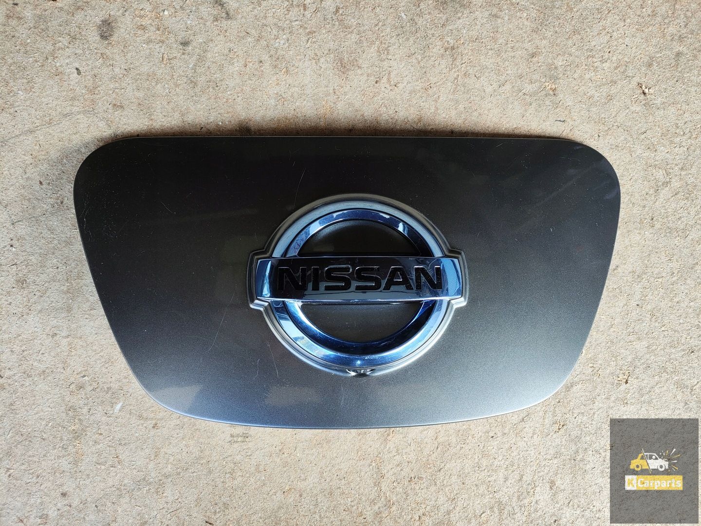 uz10880, NISSAN LEAF 1 EN 10- LAADCONTACTDOOS KLEP VOOR CAMERA
