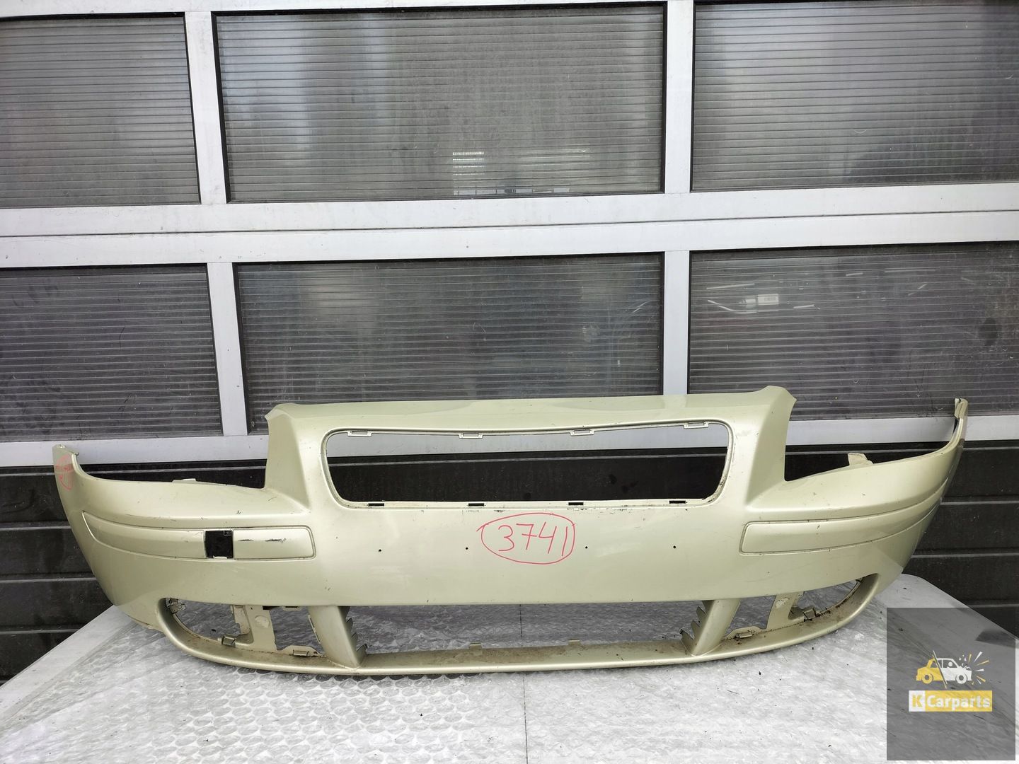 VOLVO V50 FRONT BUMPER 30657005