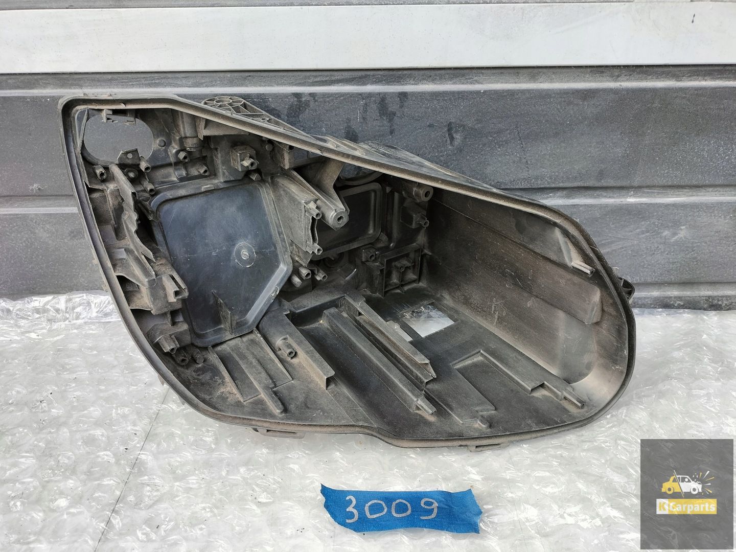 1305237228, MERCEDES W205 C KLASSE KOPLAMPBEHUIZING R3009