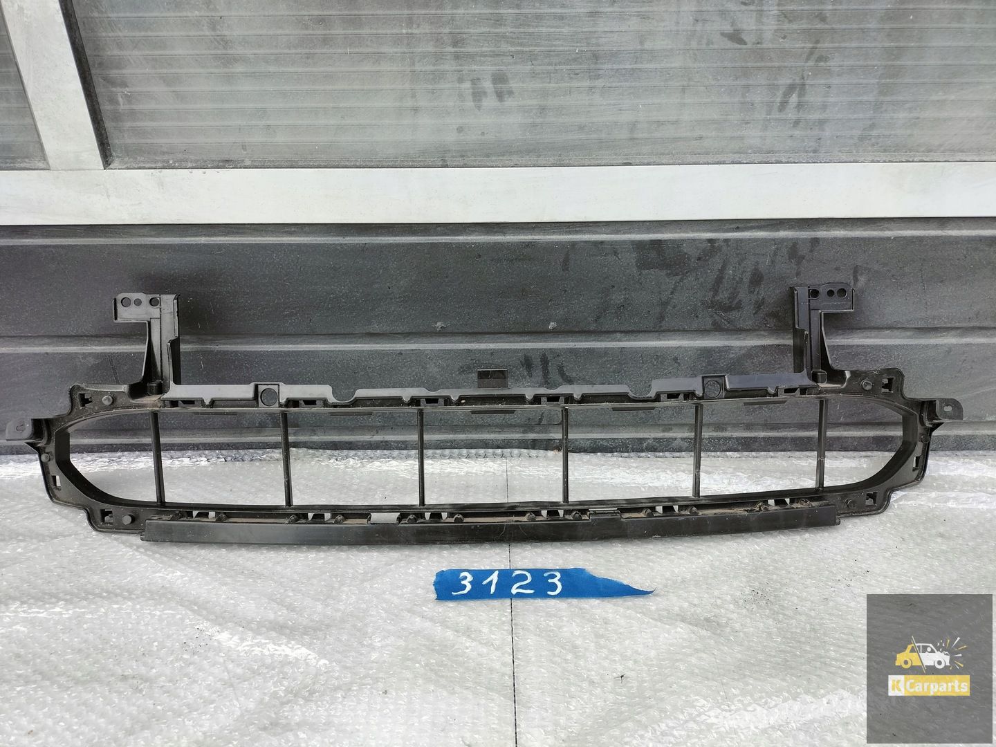 DFR5-501T1, MAZDA CX30 VOORBUMPER GRILLE DFR5501T1
