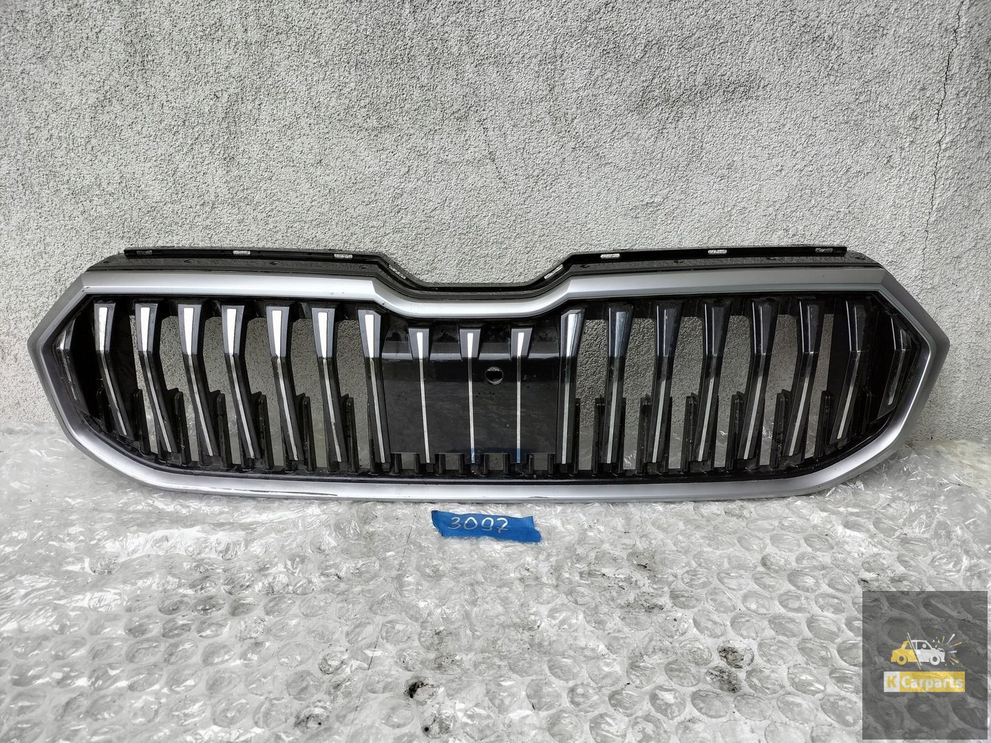 3P08533653A, SKODA SUPERB IV GRILLE VOOR RADAR 3P08533653A