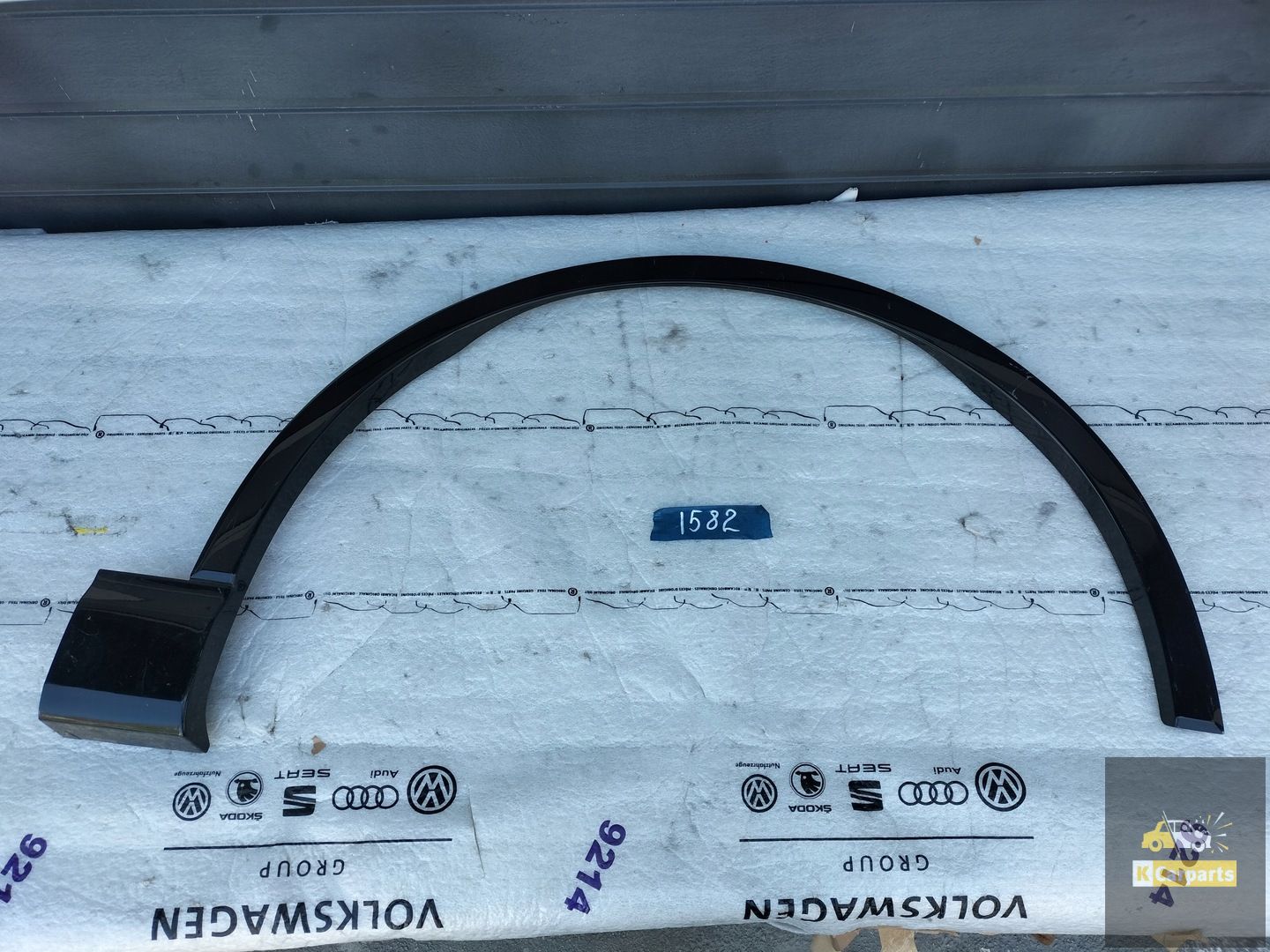 4M8853718B, AUDI Q8 4M8 RECHTER VOORVLEUGEL SIERSTRIP