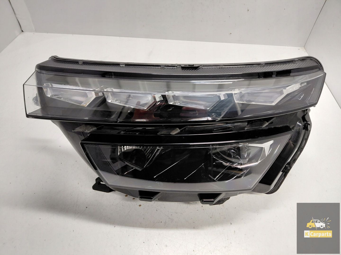 658.941.015.F, Feux avant à LED complets pour Skoda Kamiq, parfaitement compatibles.