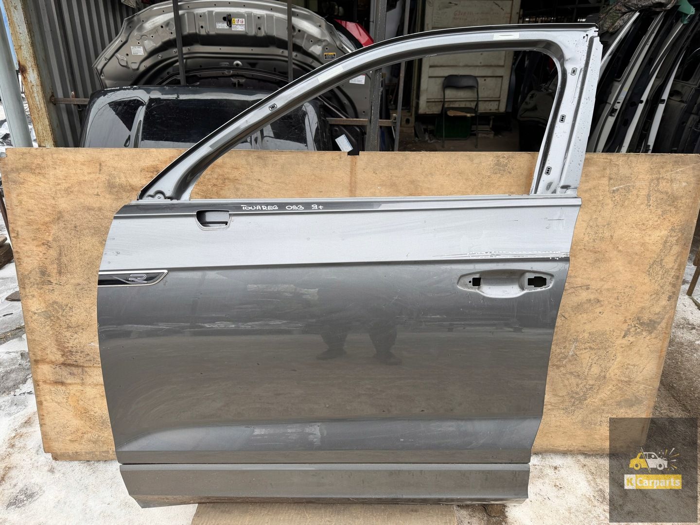 VW Touareg III left front door