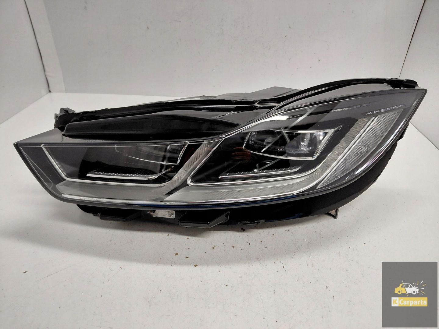 M9D3-13W030-EE, Jaguar I-Pace Full Led MID-lamp links Ideaal