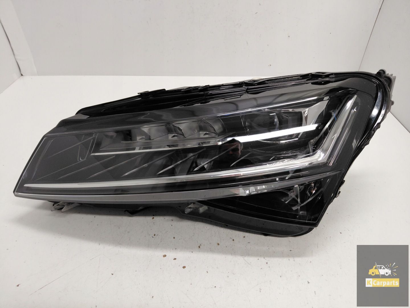 3V1.941.015.D, Phare LED gauche complet pour hayon de Skoda Superb III