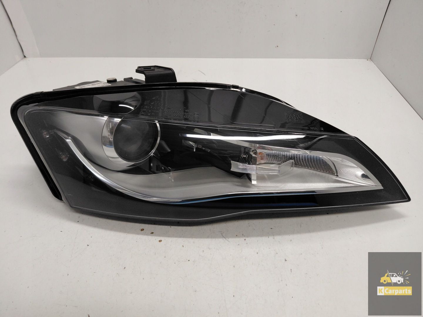 420941030, Phare de torsion xénon droit Audi R8 en parfait état