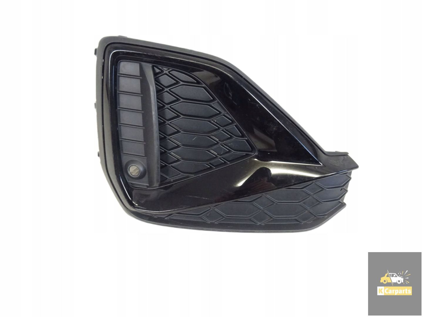 81A807682Q, AUDI Q2 81A S-LINE LIFT RECHTER BUMPER GRILLE VOOR