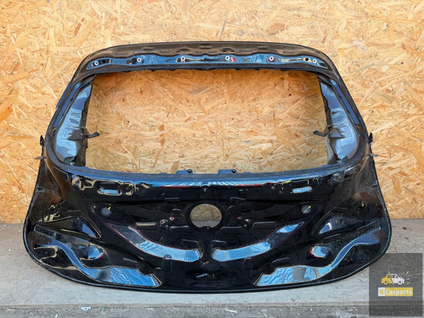 BMW IX tailgate