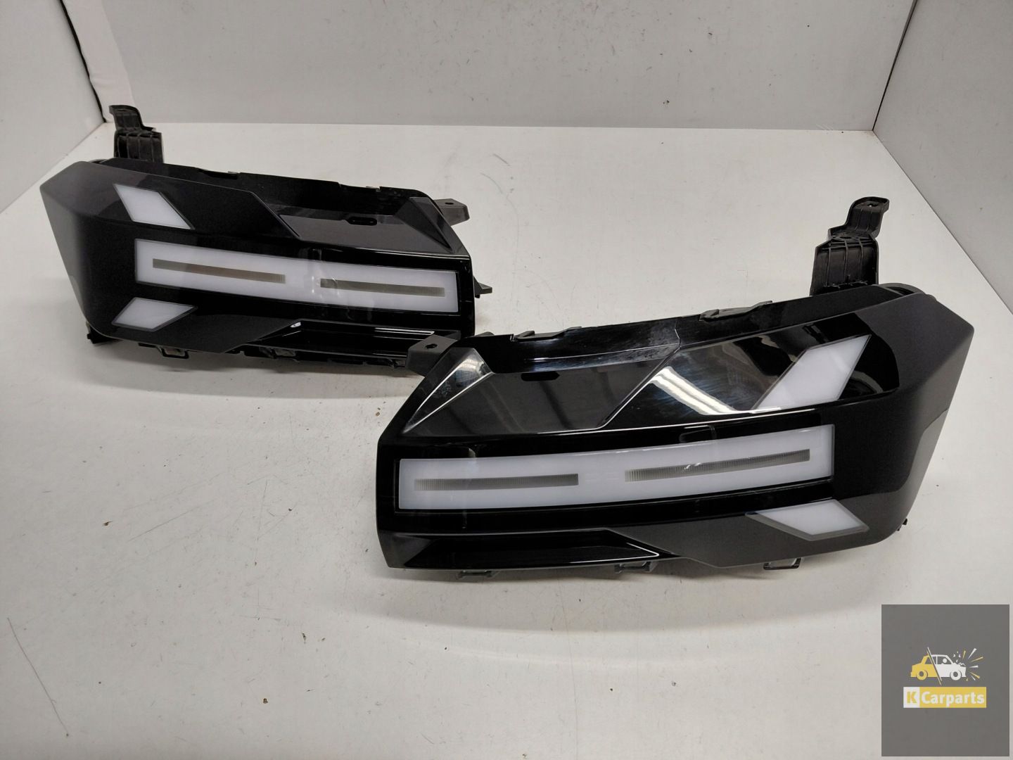266056266R, Dacia veerlift LED DRL helder licht rechts-links Rechts-links