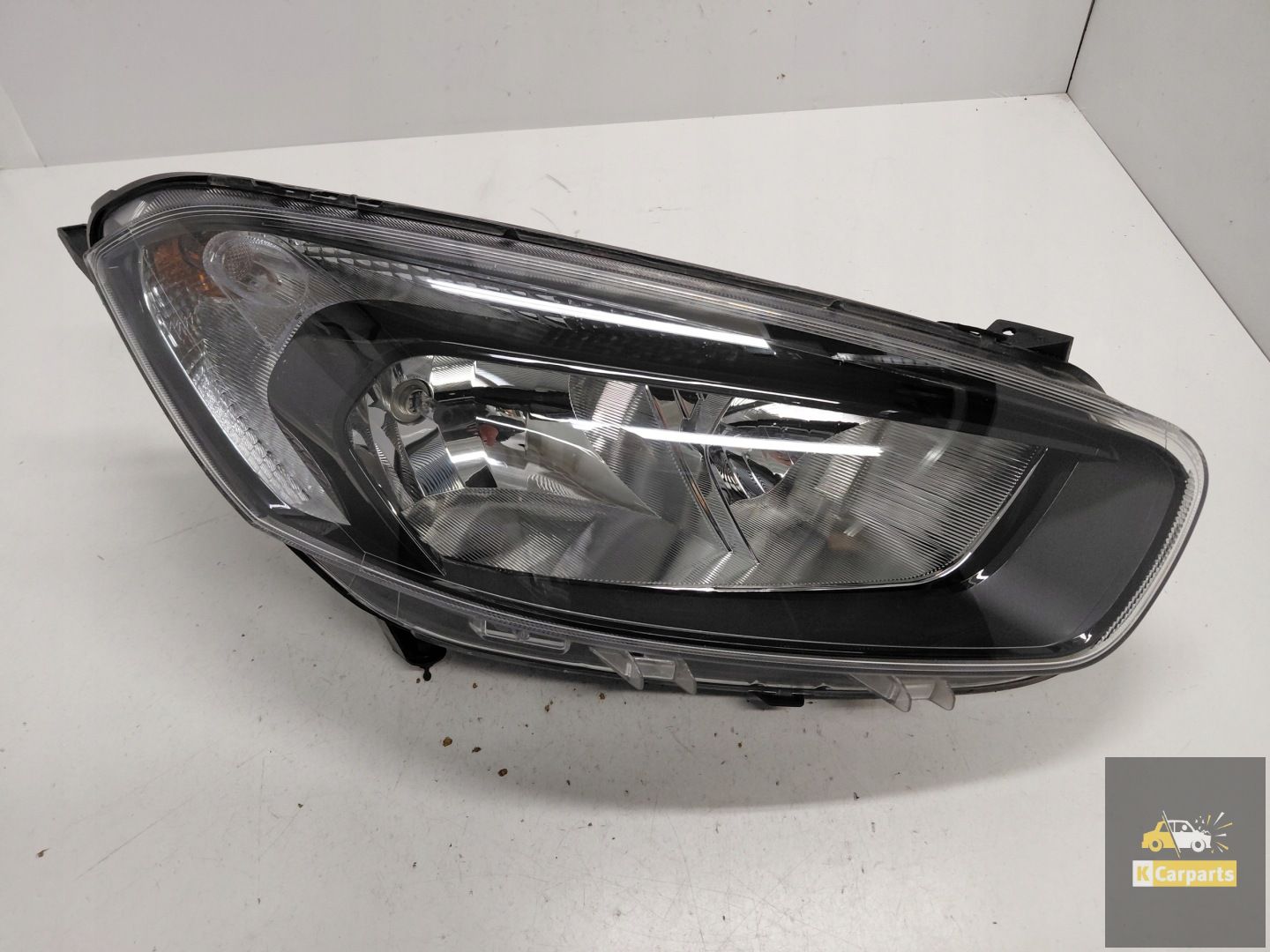 JT7613W029CD, Ford Transit Courier effen zwart rechterlamp