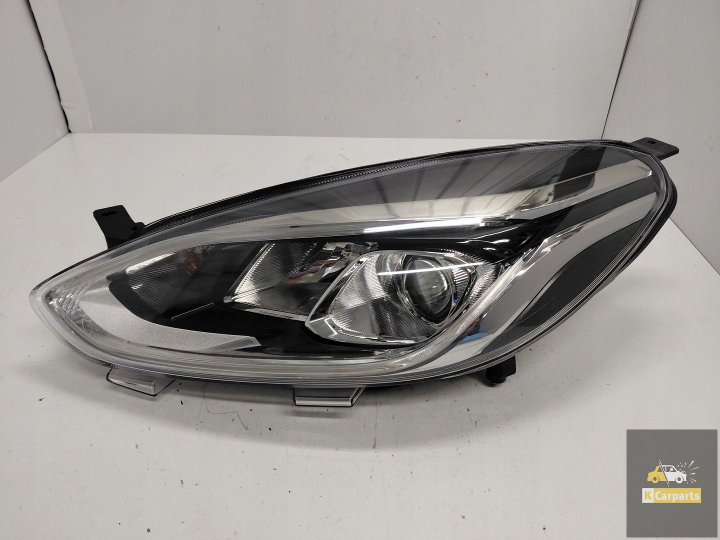 H1BB-13101-CJ, Ford Fiesta MK8 H7-Brenneröffnung links