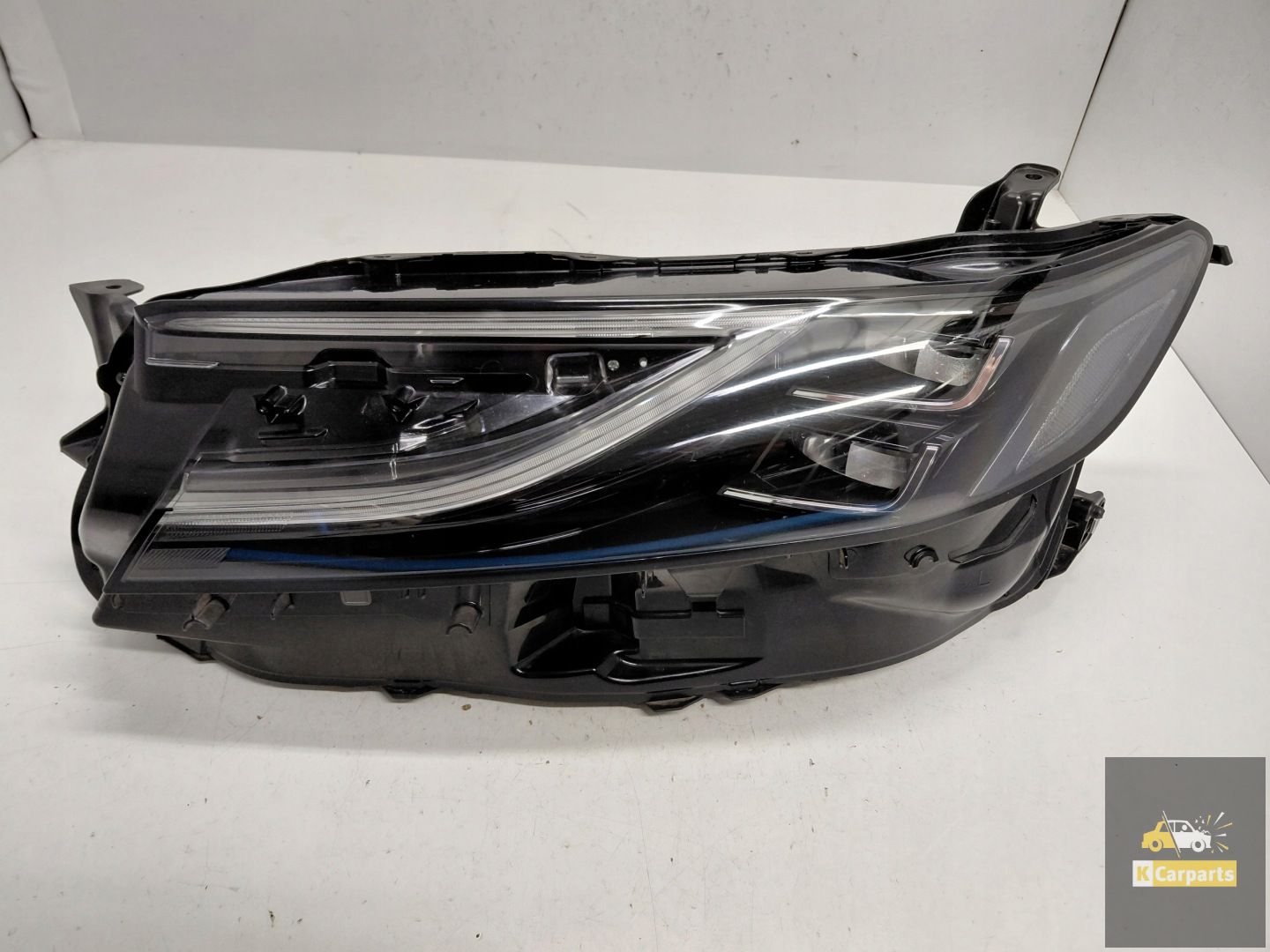 33-203, Phare avant gauche entièrement à LED pour Toyota Camry IX
