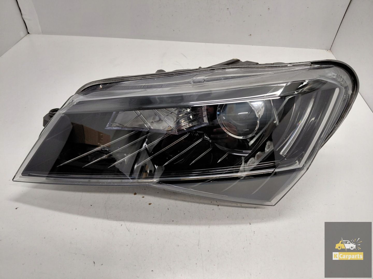 3V1.941.015.B, Biellettes de phares xénon à torsion B pour Skoda Superb III (en parfait état)