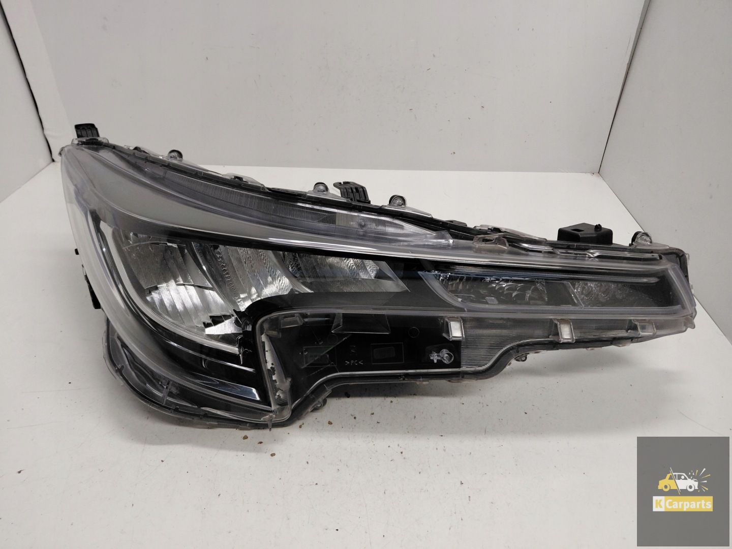 81110-02S60, Toyota Corolla HB E21 LED rechterlamp Ideaal