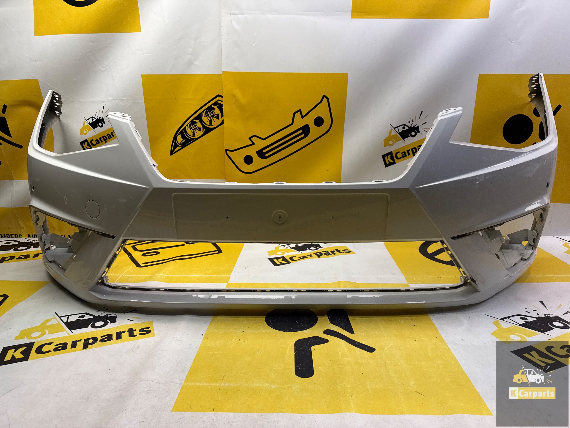 Voorbumper seat ibiza 5 V 6F 4pdc Origineel bumper 6F0807221D