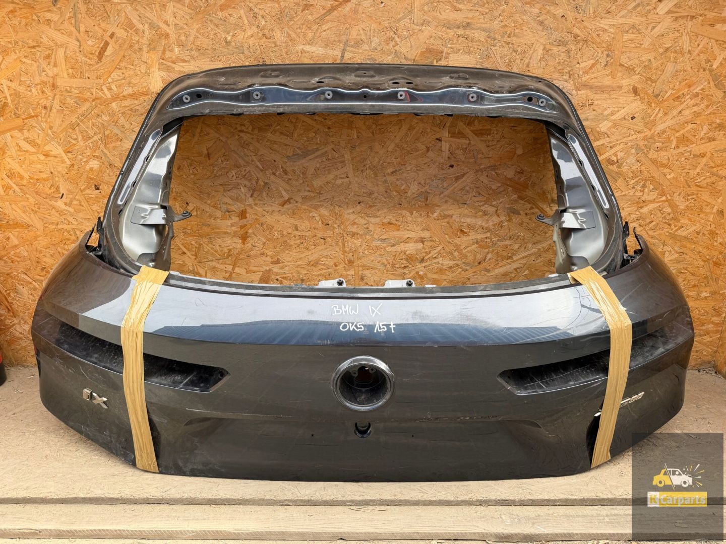 BMW IX tailgate