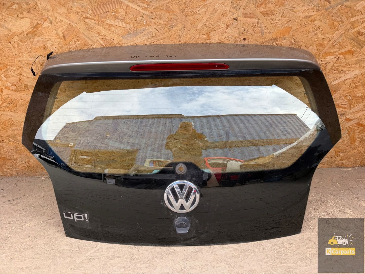 VW UP tailgate