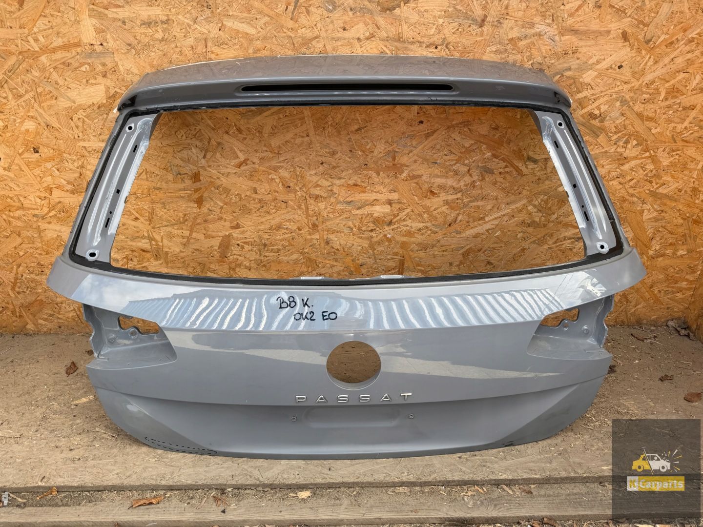 VW Passat B8 station wagon tailgate