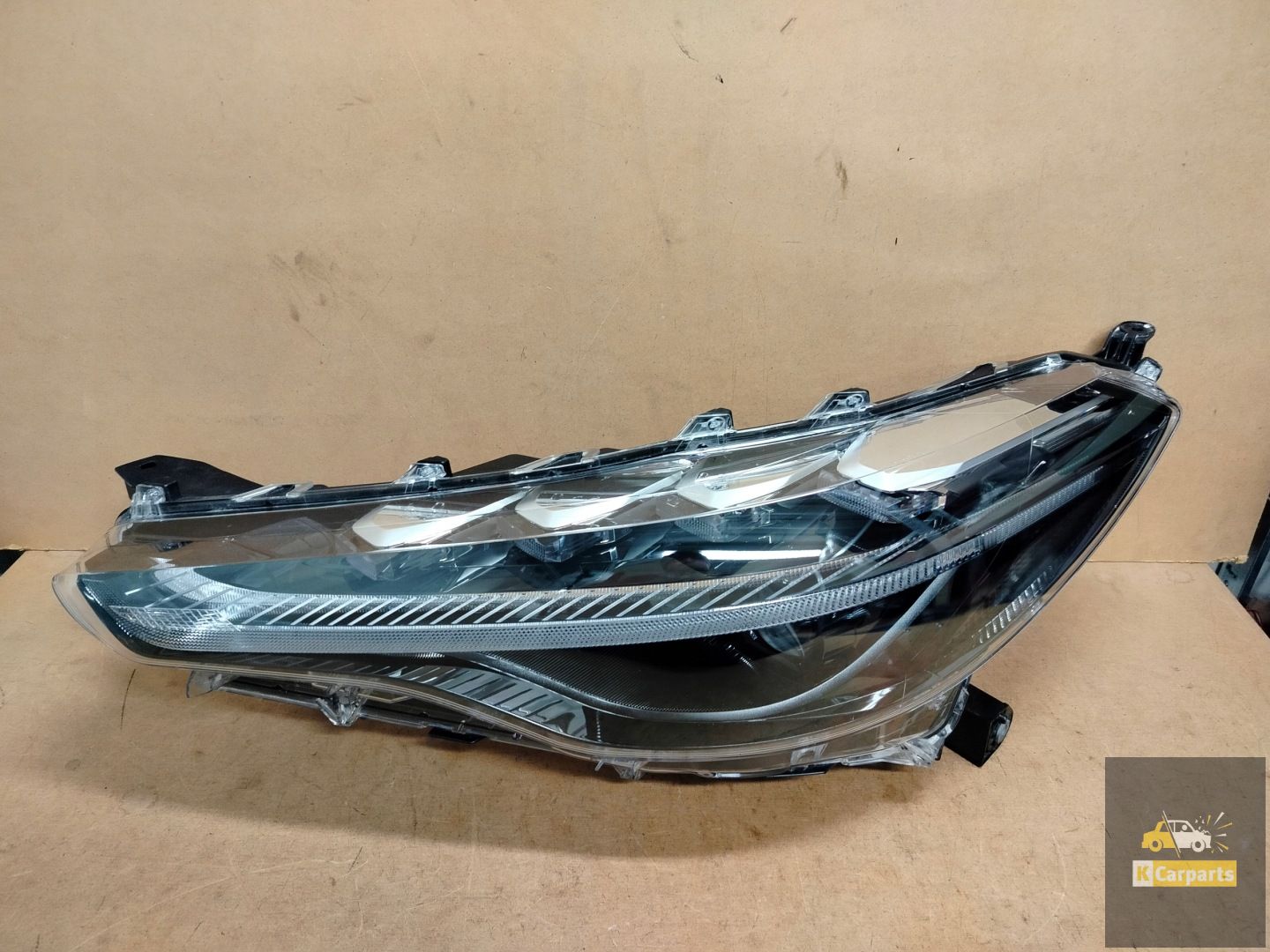 16-184, Toyota Corolla Cross Volledig Led-licht links