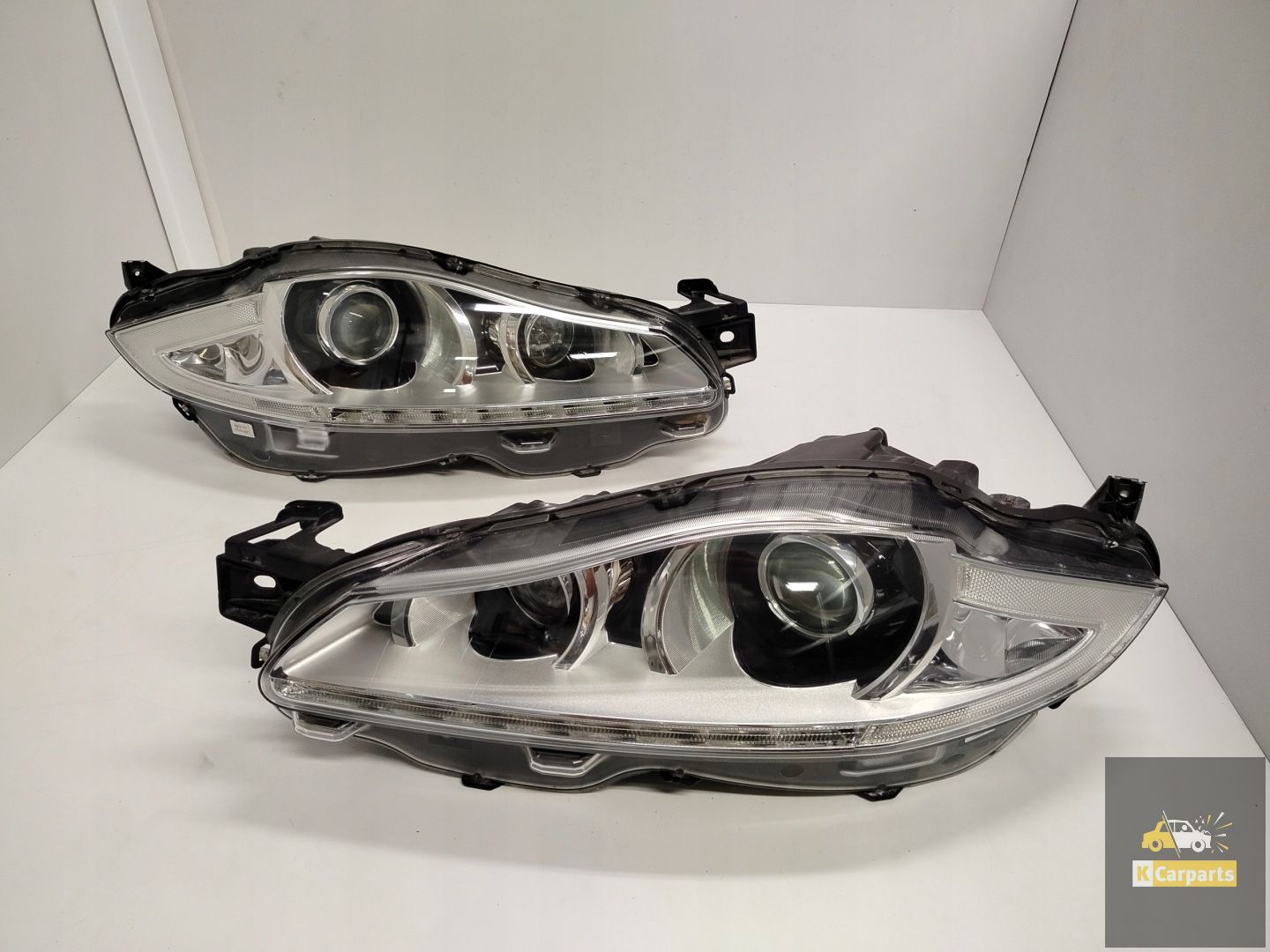 AW9313W030ED, Phare LED xénon droit pour Jaguar XJ X351 (Parfait)