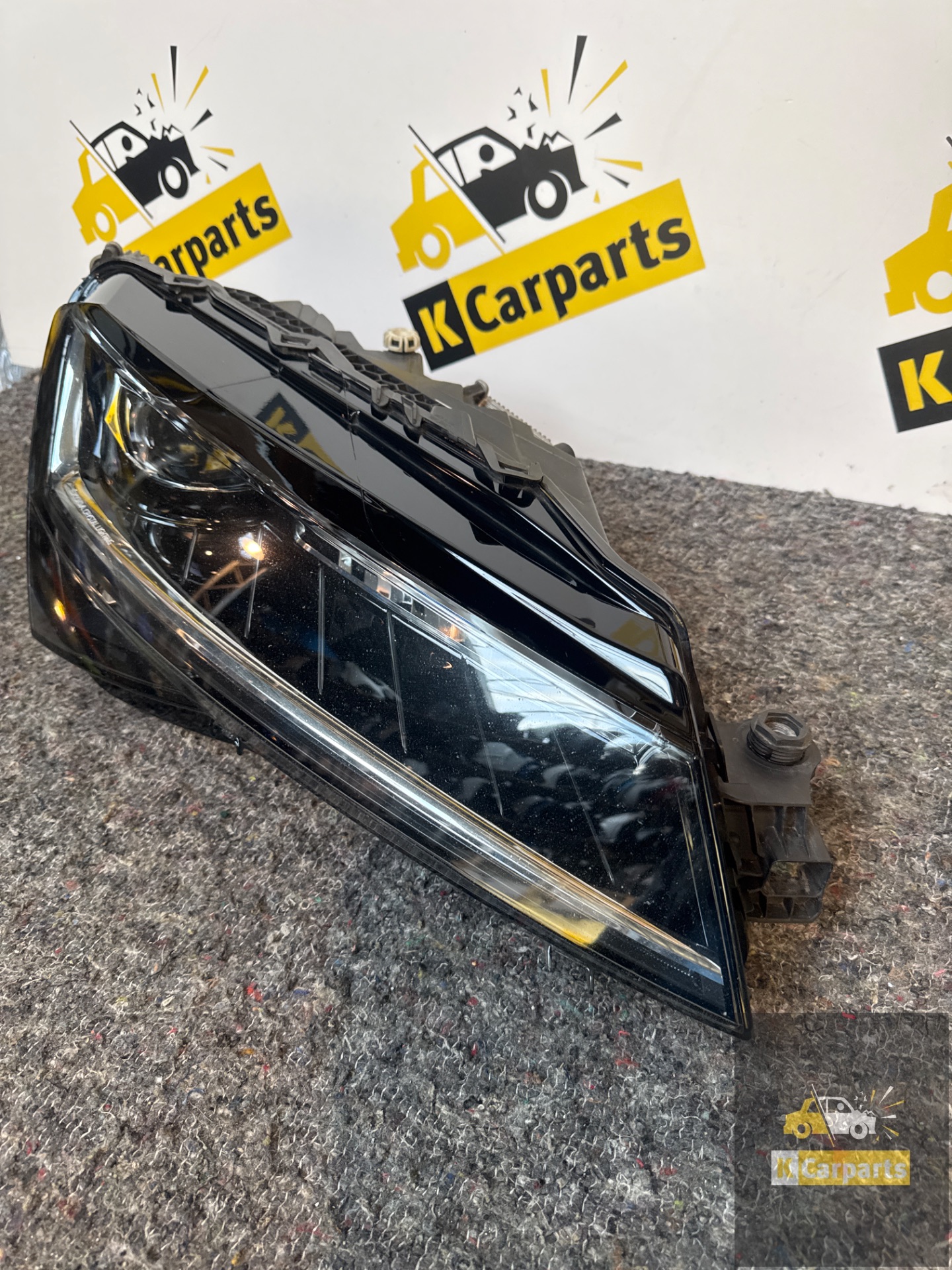 Phare droit pour Skoda Superb III Facelift 3V1941016D