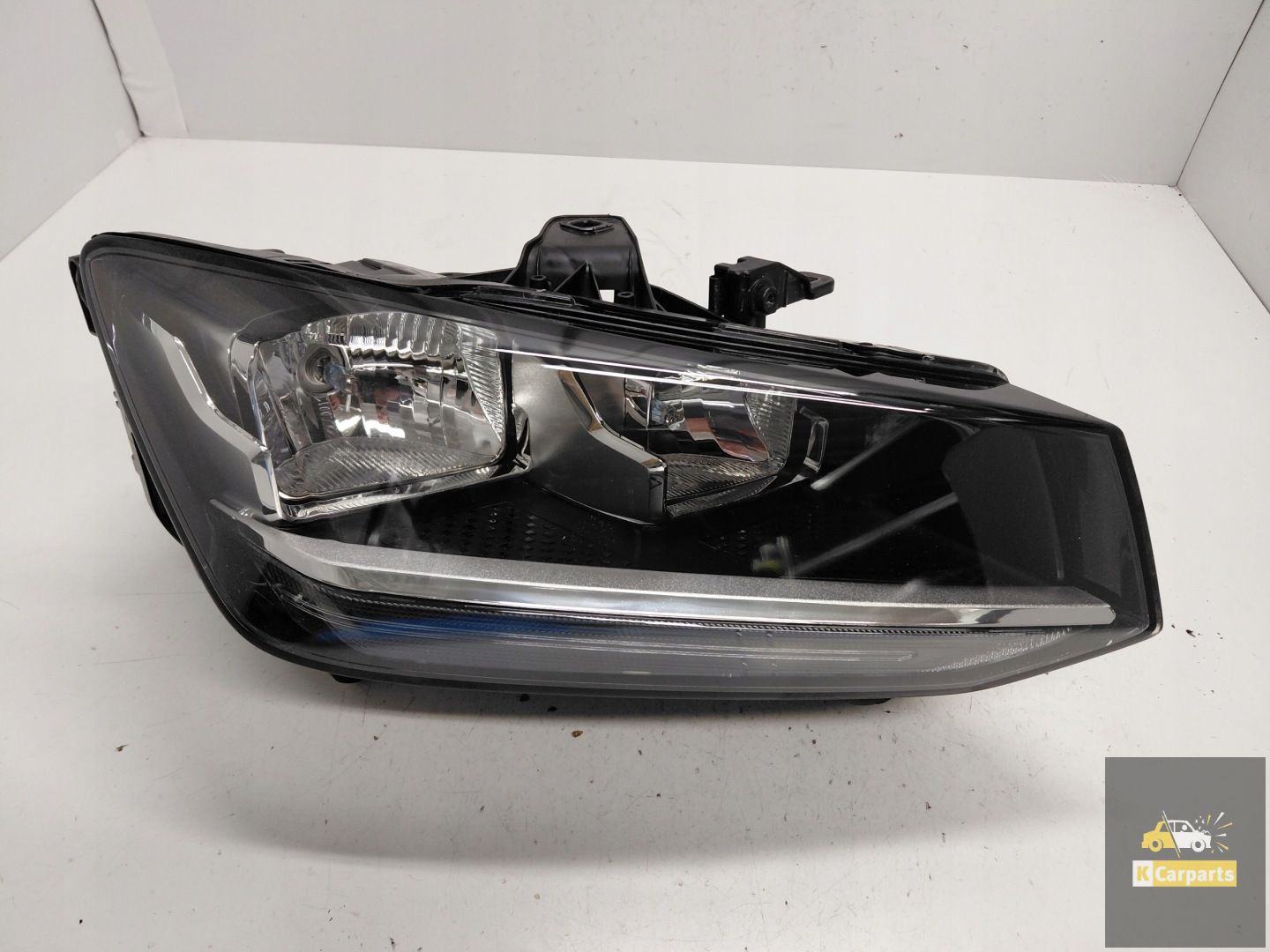 81A941004, Audi Q2 81A Lamp rechts normaal Ideaal
