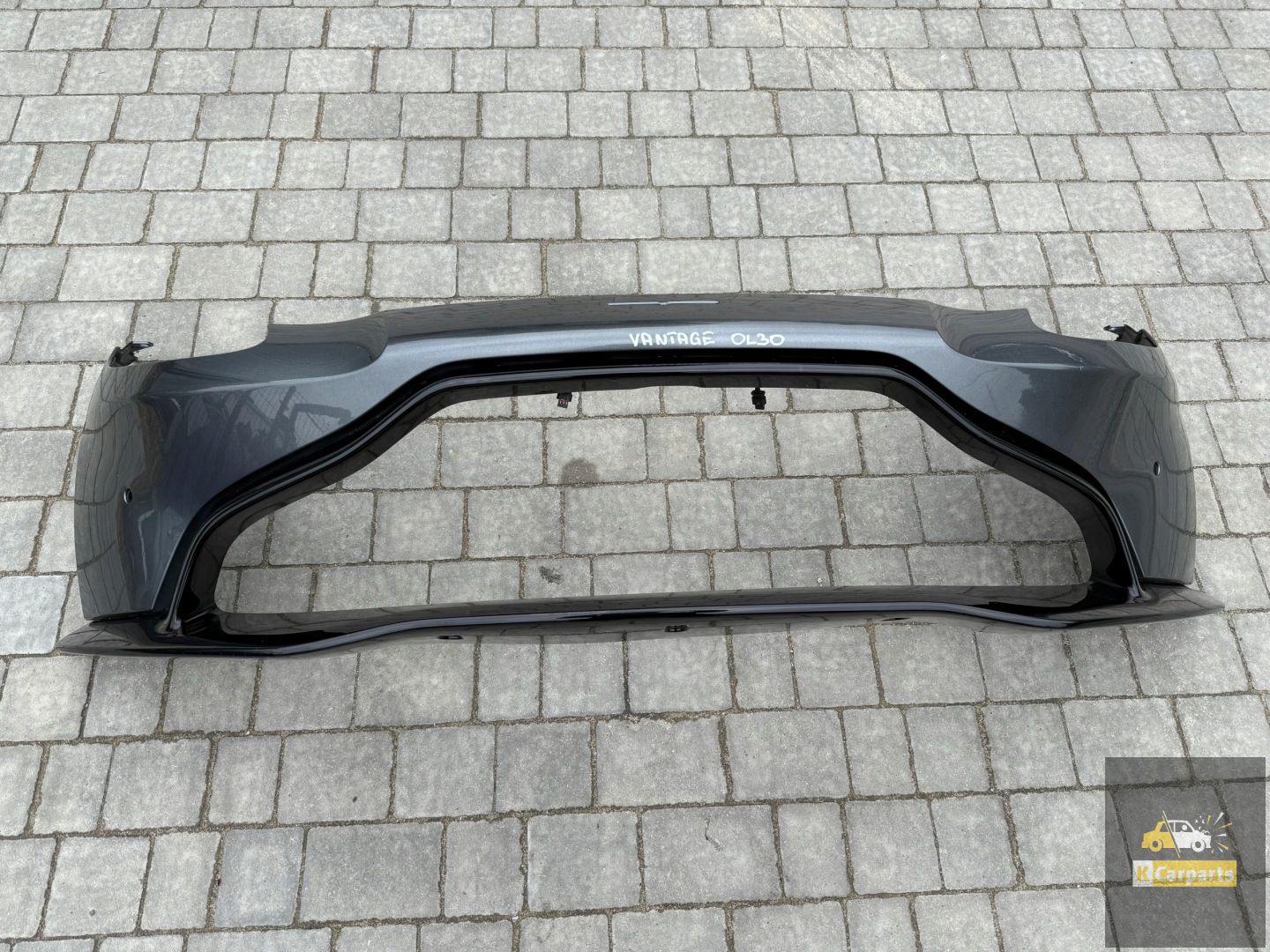 Aston Martin Vantage 18- voorbumper