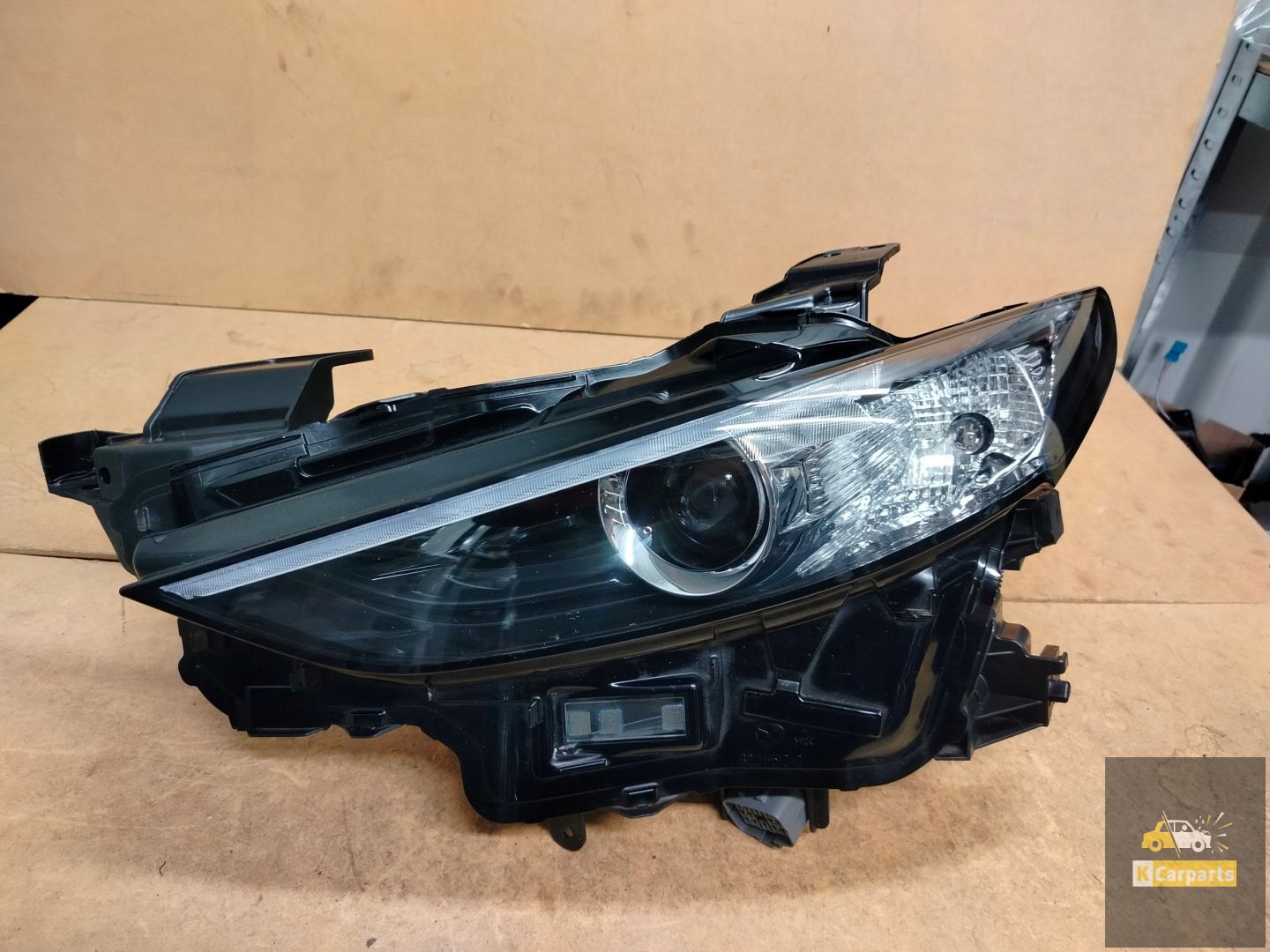BCJH-51040, Mazda 3 IV BP Lift LED 8 Pin linkerlamp
