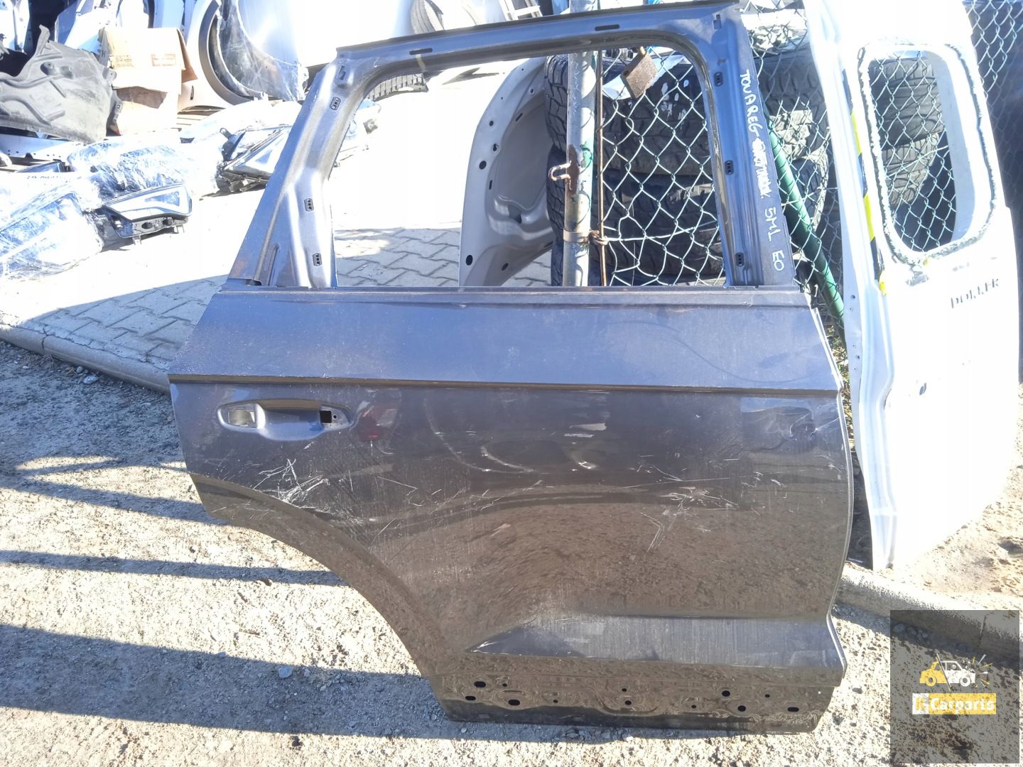 VW Touareg III right rear door