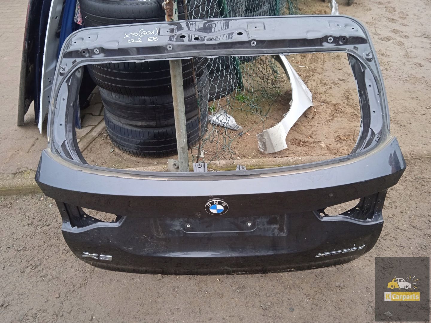 BMW G01 tailgate