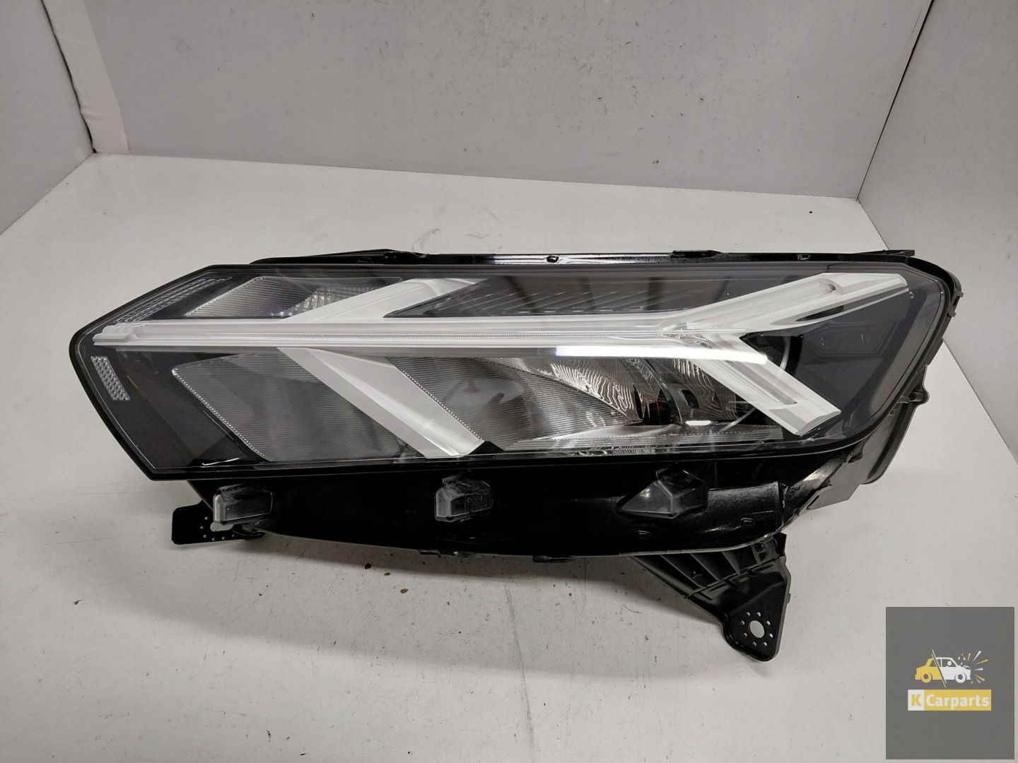 260601750R, Dacia Sandero III Logan III Jogger Wit LED-lamp links