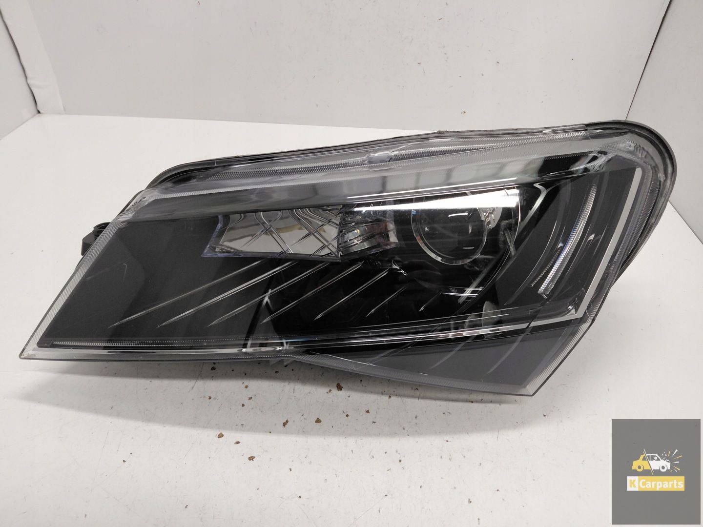 3V1.941.015.B, Biellettes de phares xénon à torsion B pour Skoda Superb III (en parfait état)
