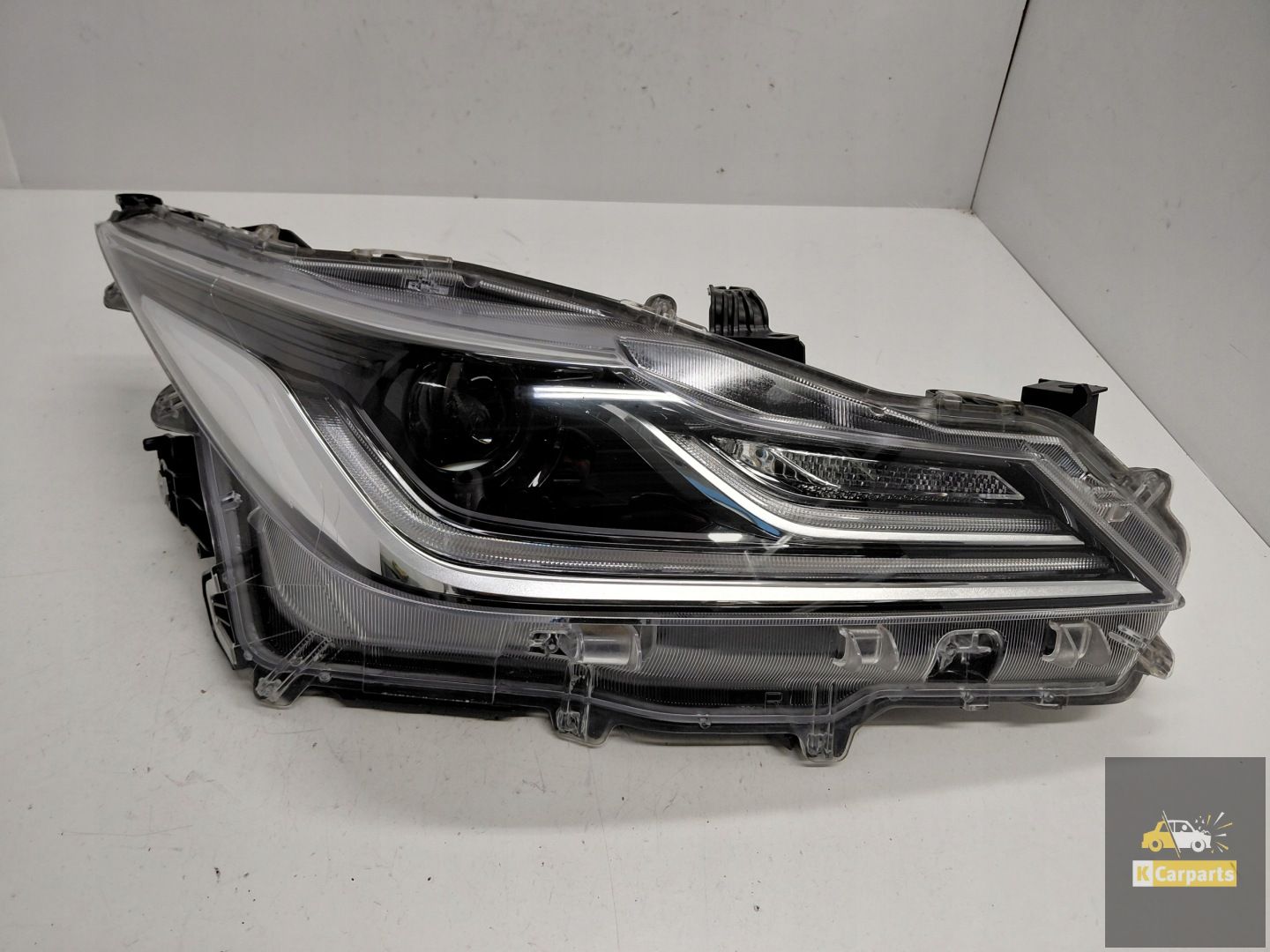 81110-02T51-00, Phare avant droit à LED pour Toyota Corolla E21 Berline