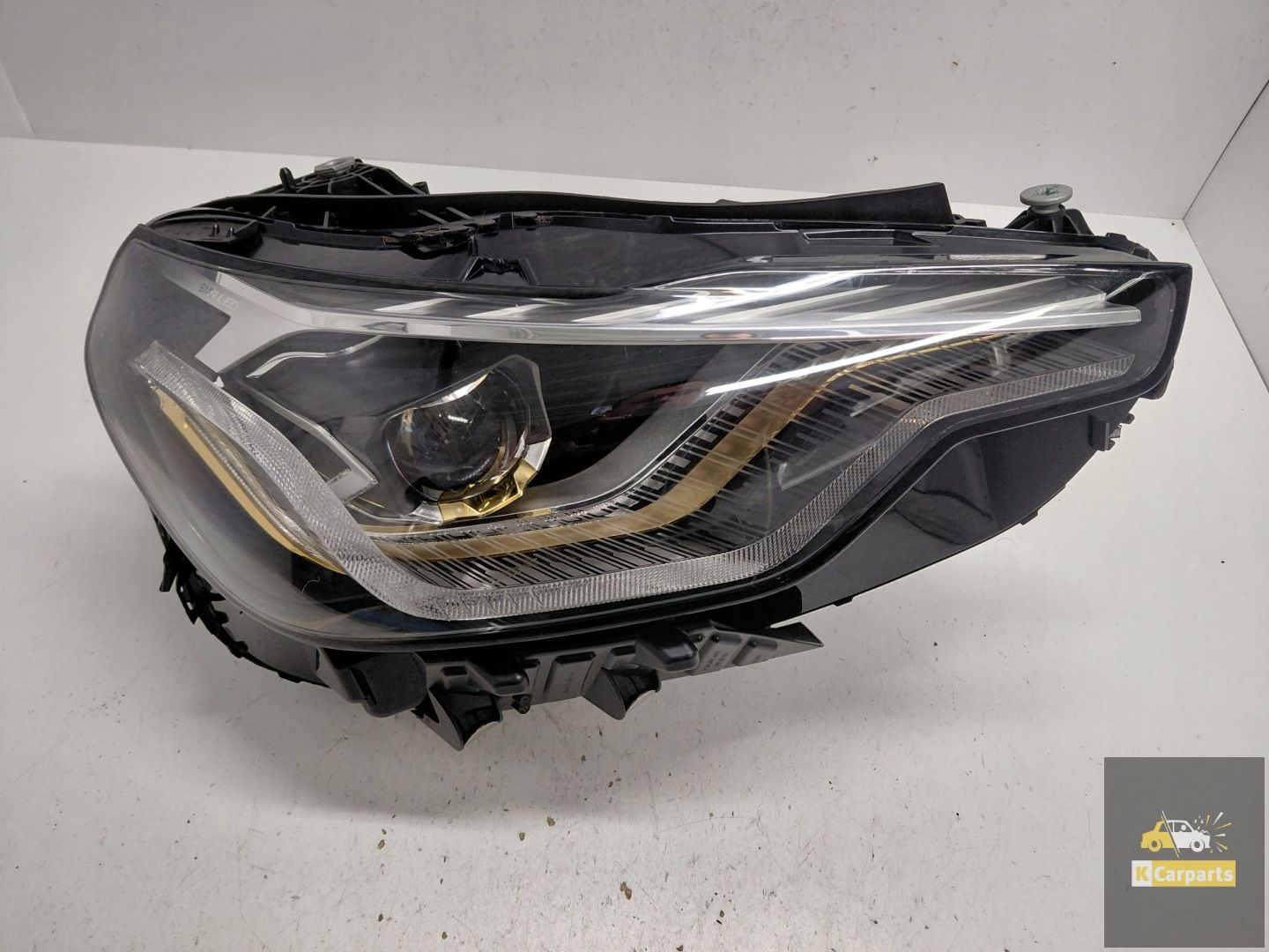 BMW G42 Gold Full LED adaptatif droit