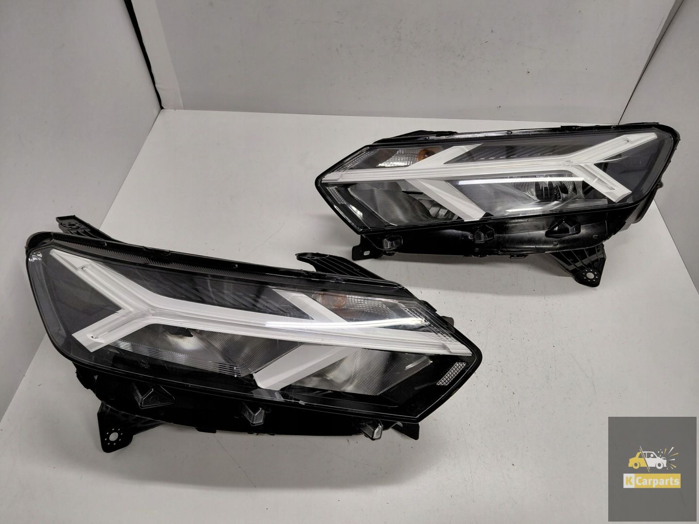 260602561R, Dacia Sandero III Logan III Jogger Wit LED-lamp rechts links