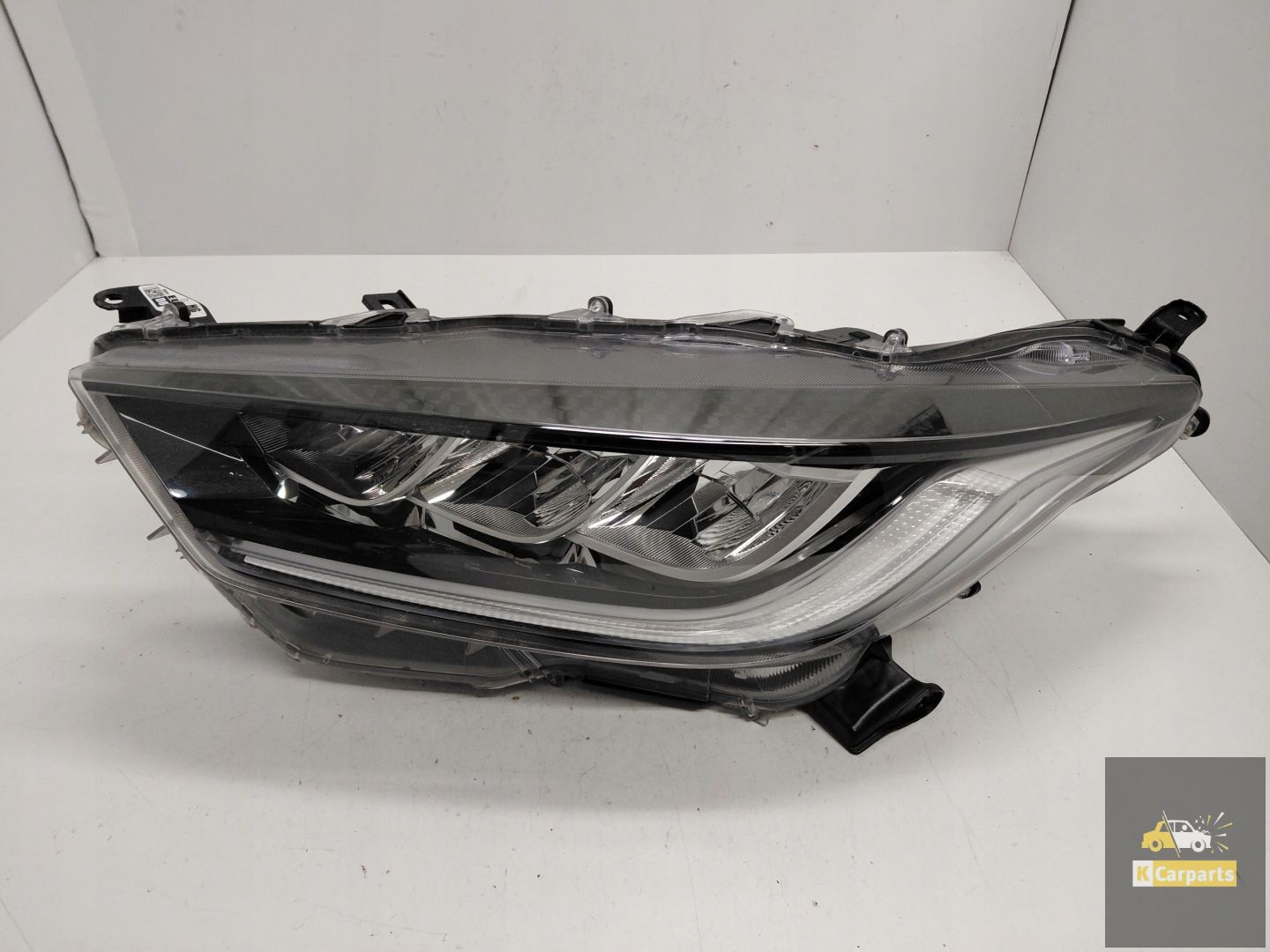EUK0-8, Toyota Yaris IV Voll-LED-Scheinwerfer links