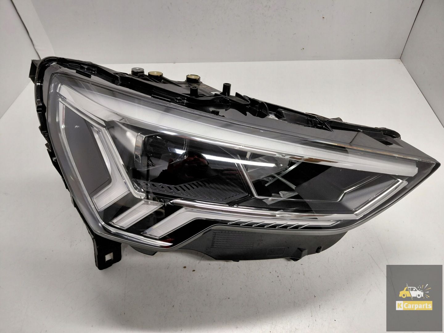 83A.941.034, Audi Q3 83A II Feu arrière droit à LED complet